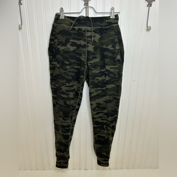 Alphalete Joggers - Picture 2 of 3